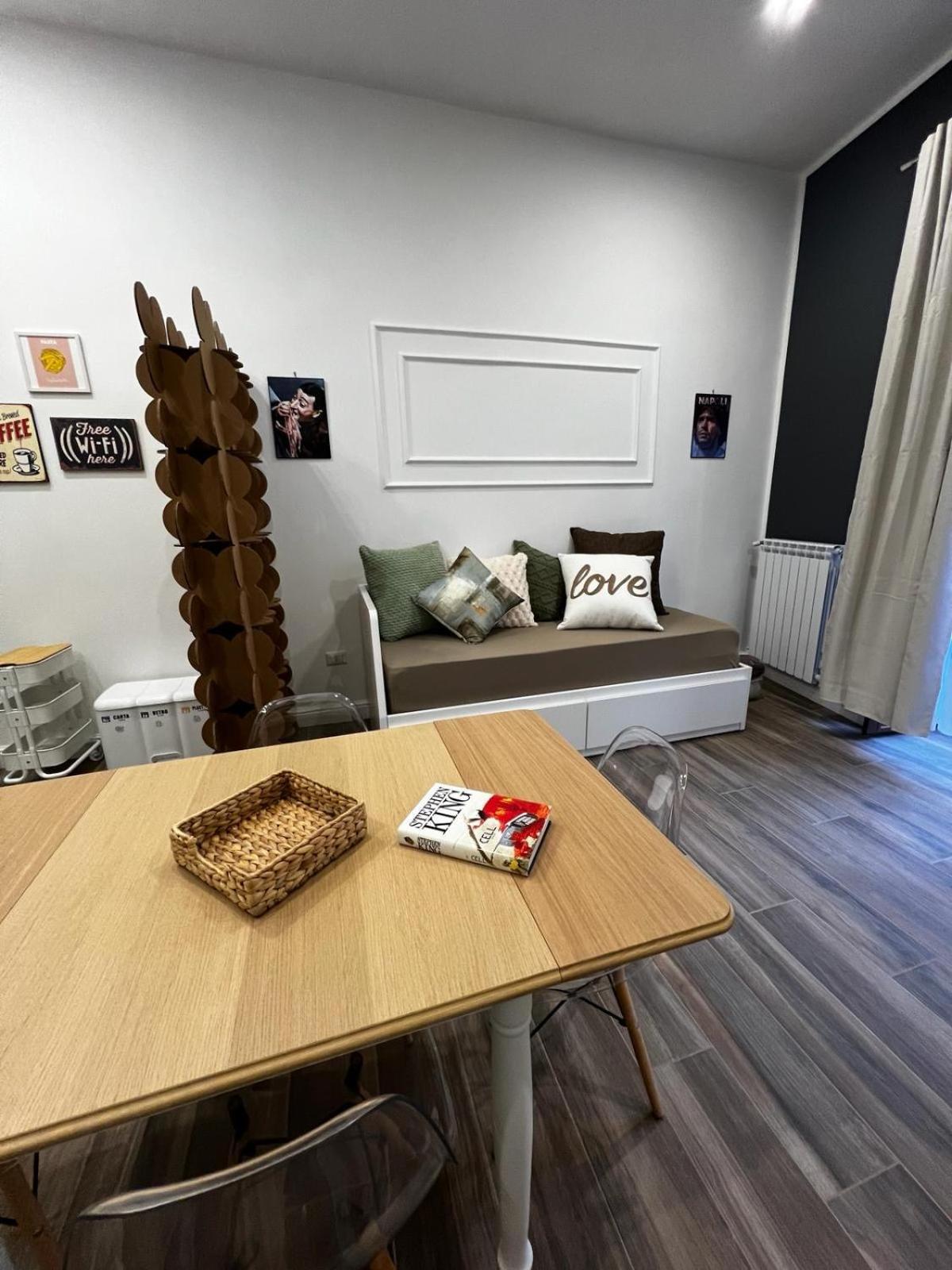 Mama Mia House Apartment เนเปิลส์ ภายนอก รูปภาพ