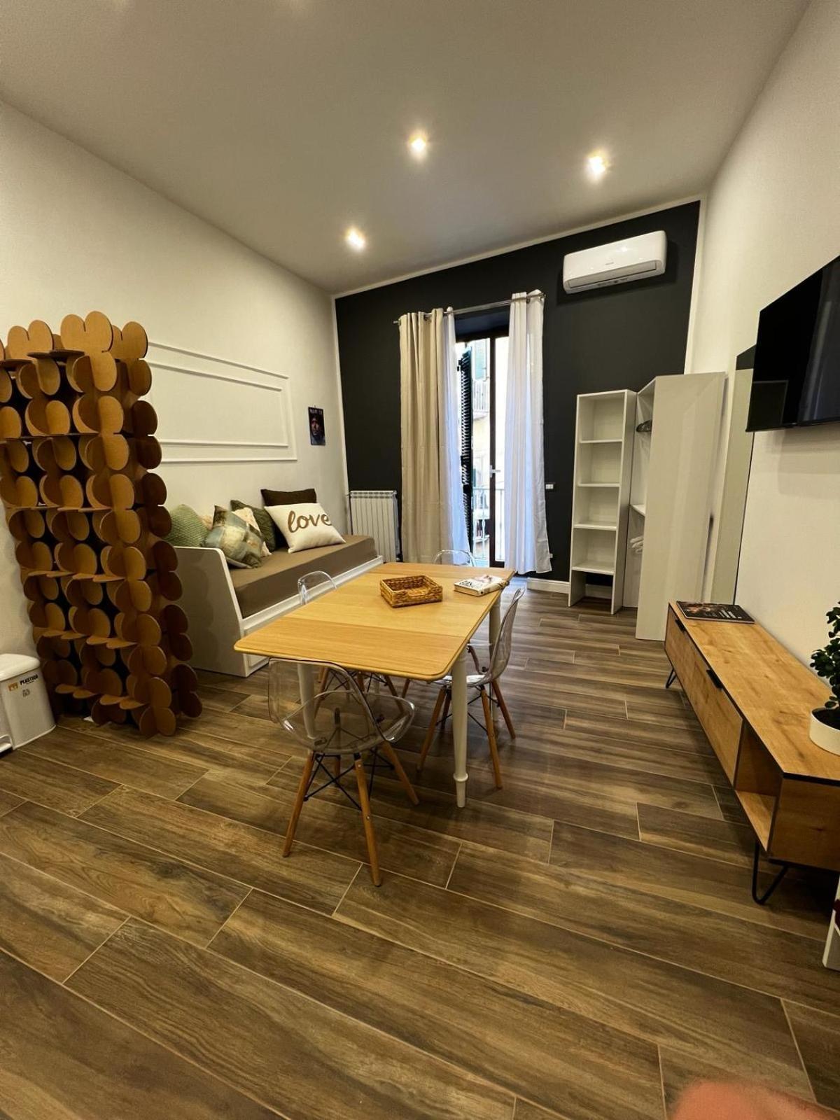 Mama Mia House Apartment เนเปิลส์ ภายนอก รูปภาพ