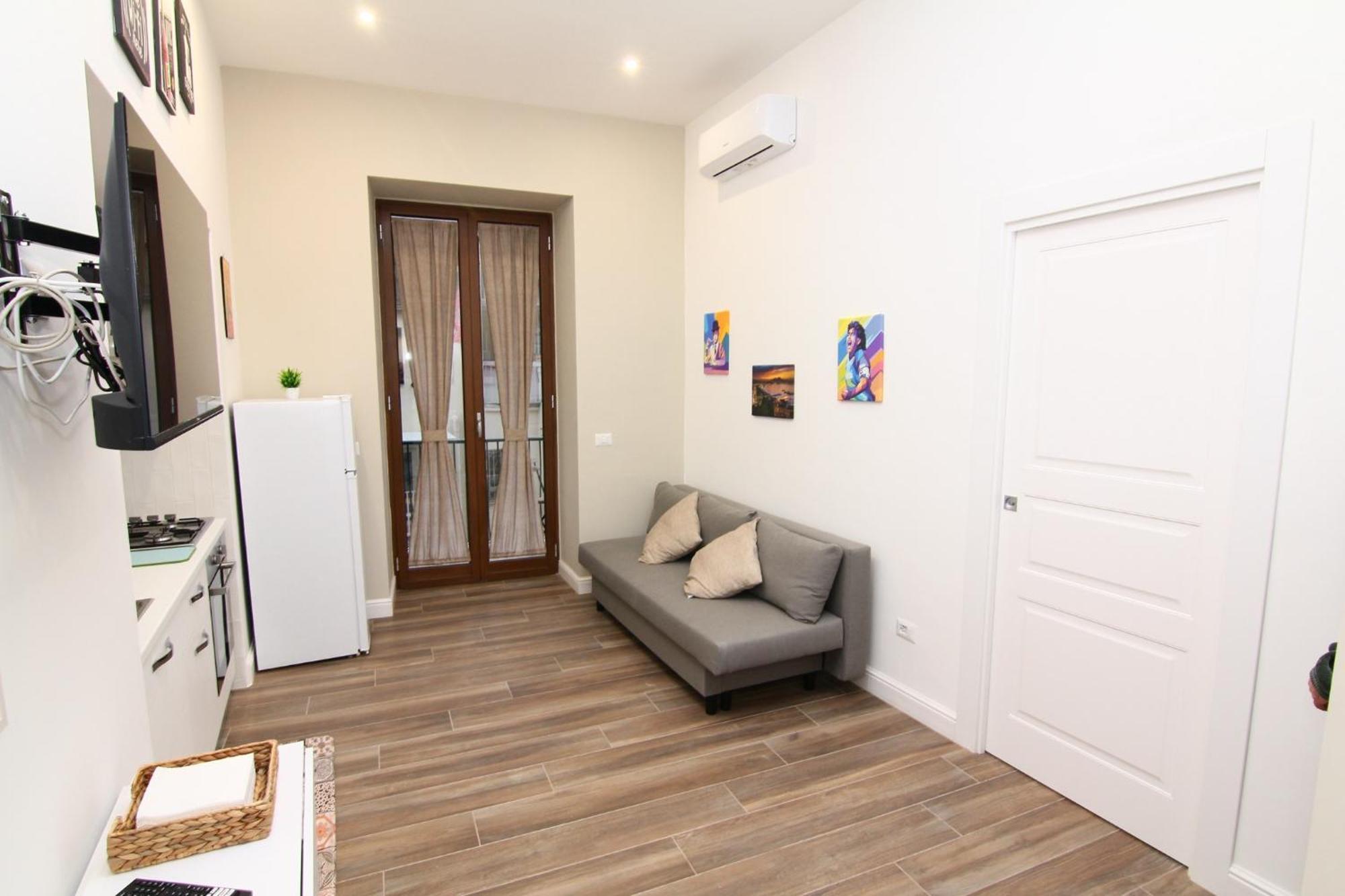 Mama Mia House Apartment เนเปิลส์ ภายนอก รูปภาพ
